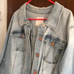 Light jean jacket. Like new. 3x